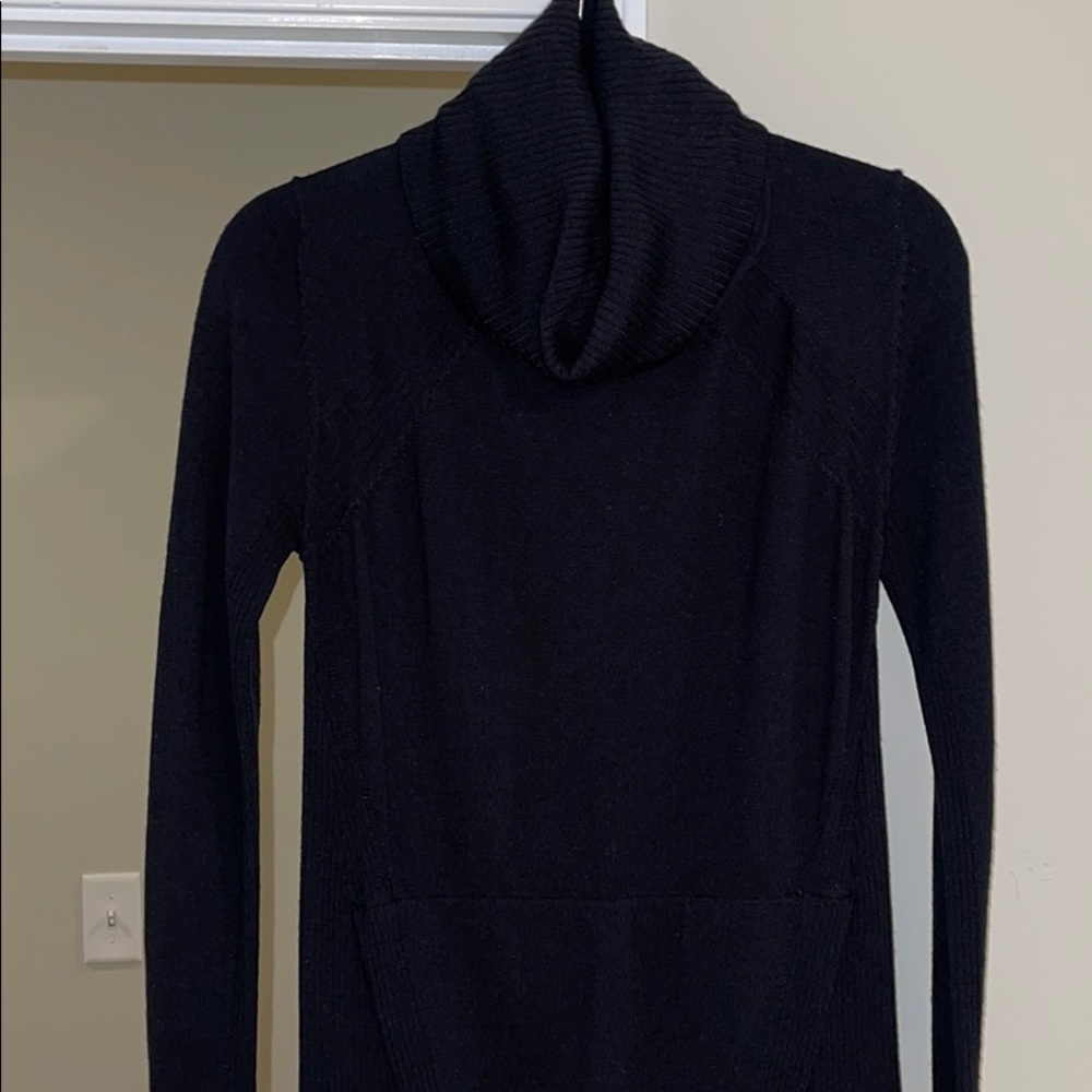 LULULEMON Sweater
